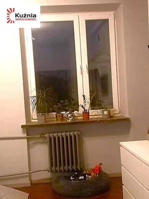 Спаваћа соба; природно светло, дрвени под