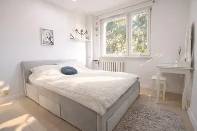 Yatak odası; doğal ışık, modern stil