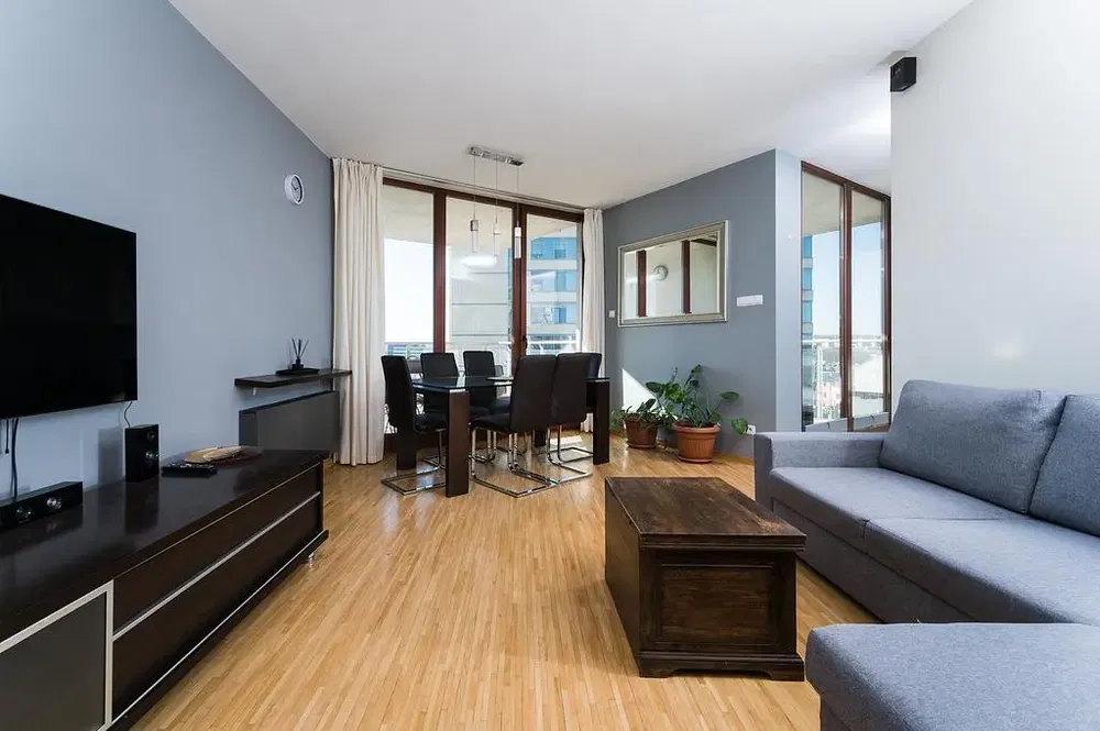 Salon; vue, parquet, lumière naturelle, style moderne