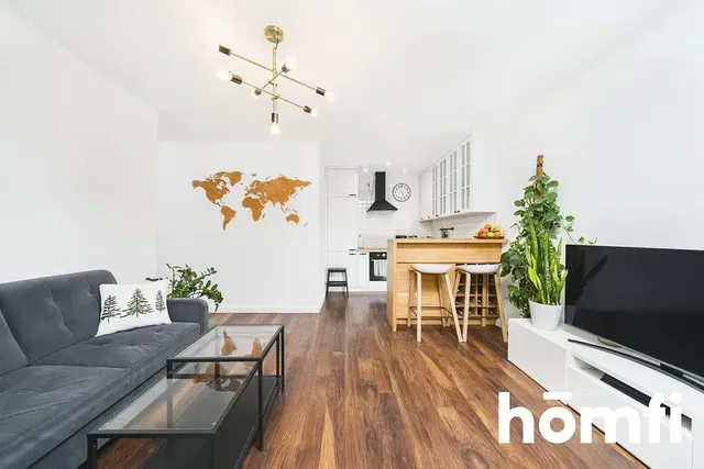 Wohnzimmer; holzboden, tageslicht, moderner stil