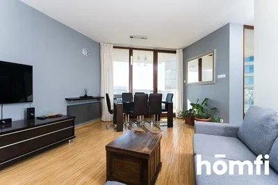 Salon; parquet, lumière naturelle, style moderne