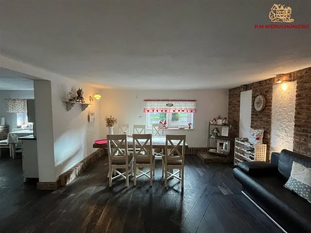 Wohnzimmer; holzboden, tageslicht