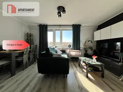 Дневна соба; поглед, дрвени под, природно светло, модерни стил