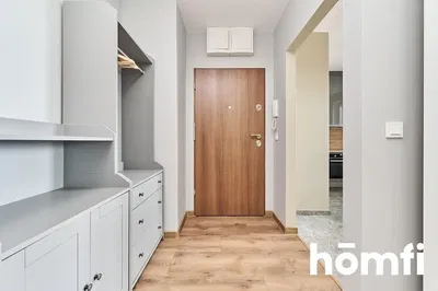 Garderobe; fliesenboden, holzboden, renoviert