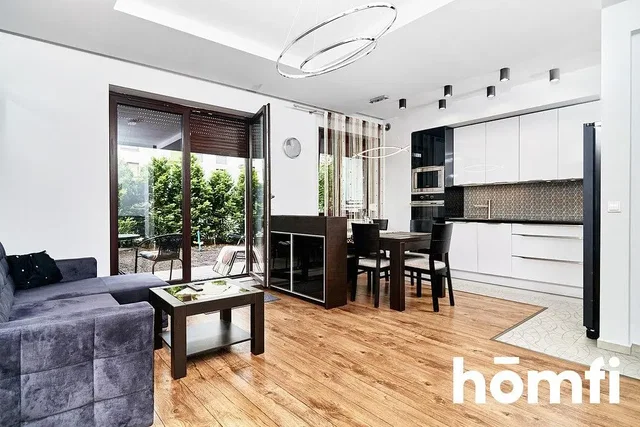 Wohnzimmer; blick, küchengeräte, tageslicht, moderner stil, holzboden