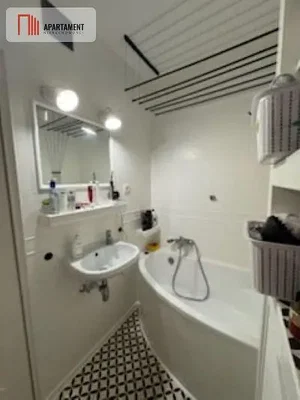 Salle de bain; lumière naturelle, rénové, carrelage