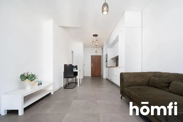 Wohnzimmer; fliesenboden, tageslicht, moderner stil