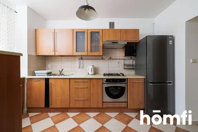 Cuisine; électroménager, carrelage, rénové, lumière naturelle
