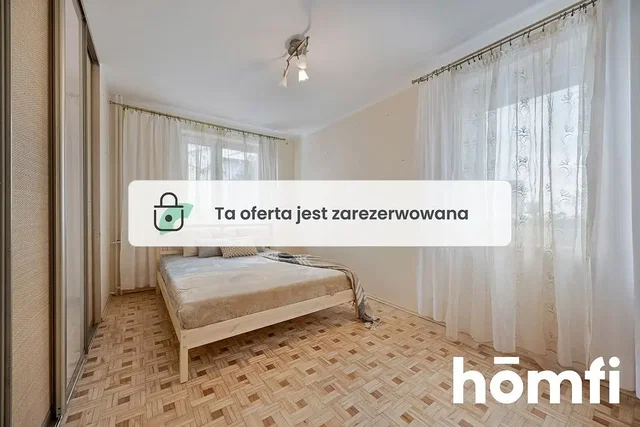 Camera da letto; pavimento in legno, luce naturale