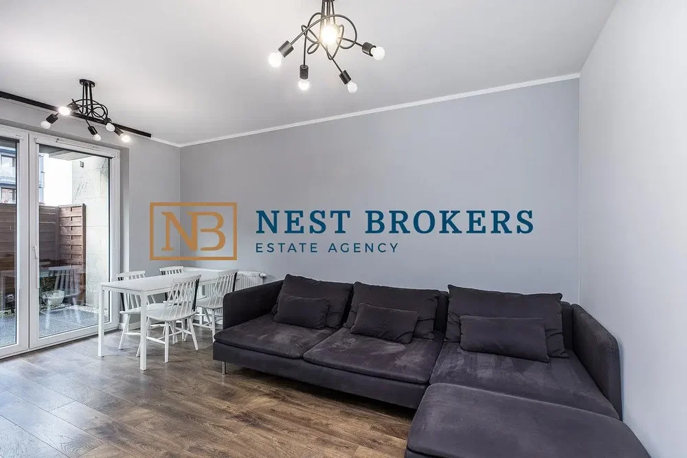 غرفة معيشة; أرضية خشبية, ضوء طبيعي