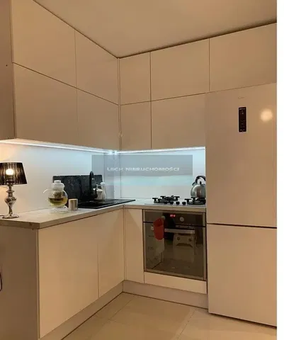Küche; küchengeräte, fliesenboden, renoviert, tageslicht, moderner stil