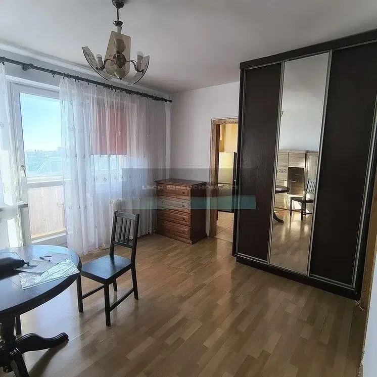 Спаваћа соба; поглед, дрвени под, природно светло