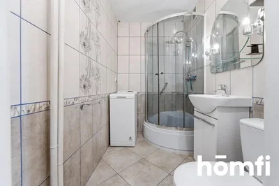 Salle de bain; carrelage, rénové, lumière naturelle, style moderne