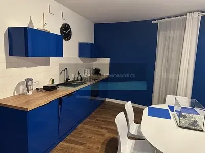 مطبخ; أجهزة المطبخ, أرضية خشبية, ضوء طبيعي