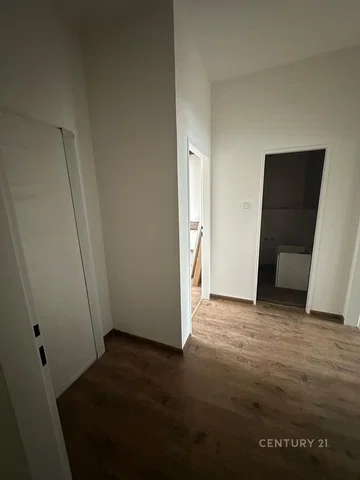 Kamer; houten vloer, gerenoveerd