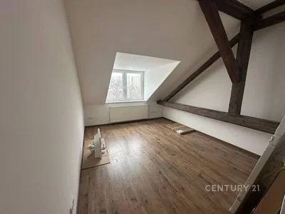 Kinderzimmer; holzboden, tageslicht, holzbalken