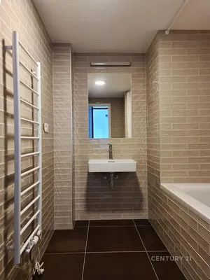 Badezimmer; fliesenboden, renoviert, tageslicht, moderner stil