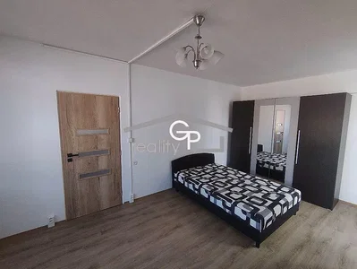 Schlafzimmer; holzboden, tageslicht