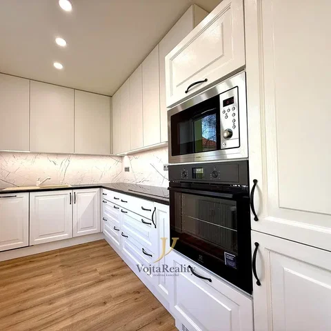 Mutfak; mutfak aletleri, modern stil, tadilatlı, doğal ışık