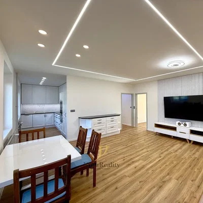 Wohnzimmer; moderner stil, holzboden, tageslicht, küchengeräte