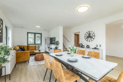 Soggiorno; luce naturale, stile moderno, pavimento in legno