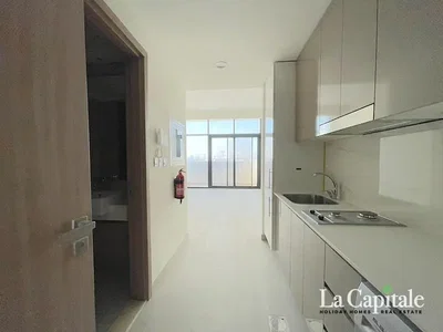 Kuhinja; pogled, kućanski aparati, prirodna svjetlost