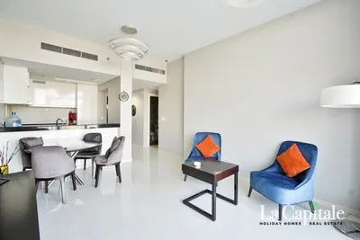 Dnevni boravak; moderan stil, prirodna svjetlost, pločice