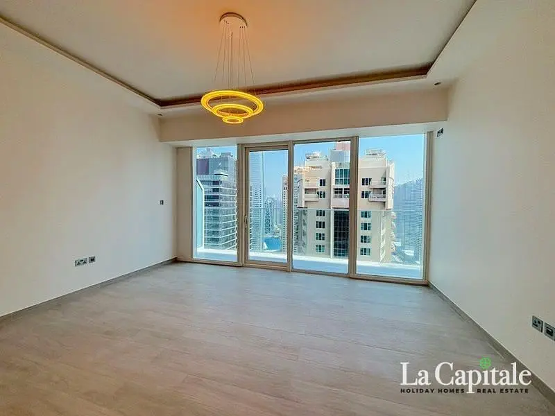 Salon; vue, parquet, lumière naturelle