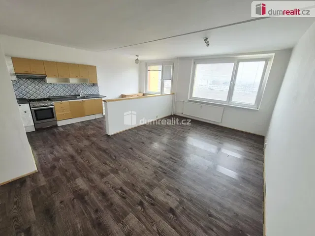 Cuisine; carrelage, parquet, lumière naturelle