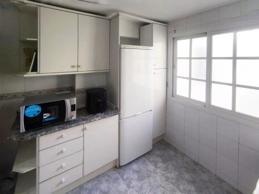 Mutfak; mutfak aletleri, fayans zemin