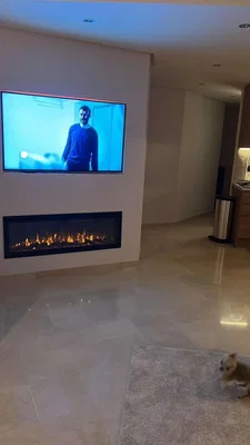 Oturma odası; şömine, fayans zemin