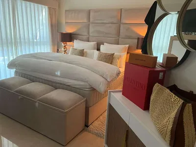 Yatak odası; modern stil, doğal ışık