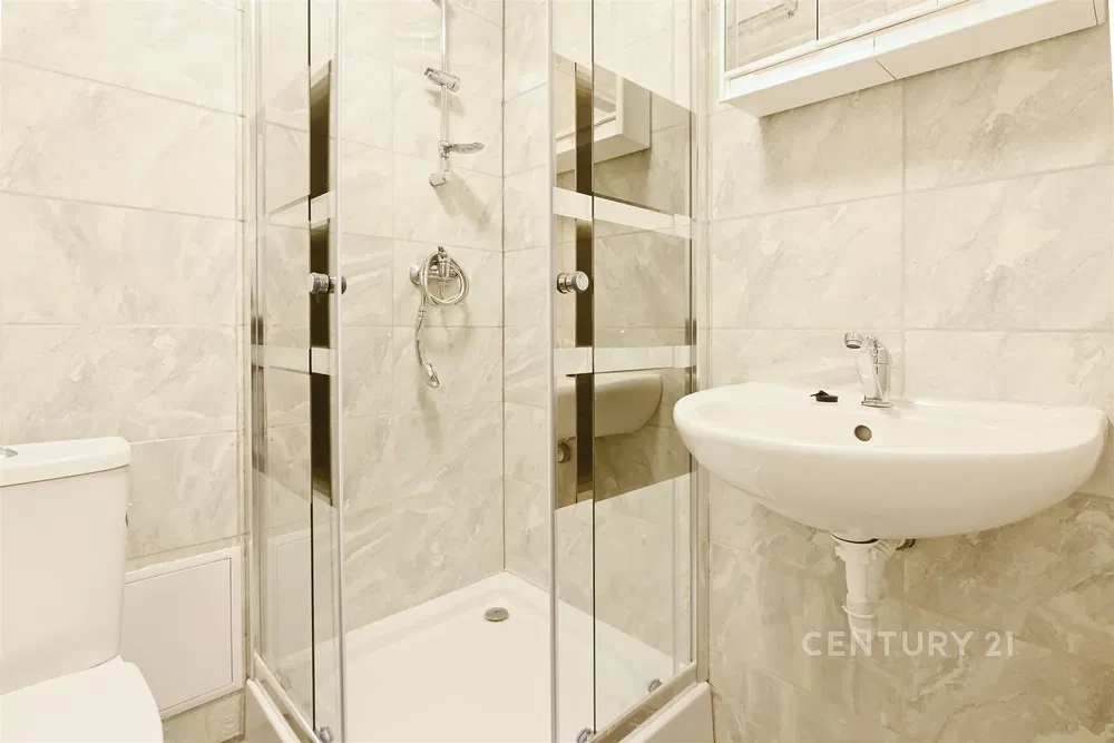 Kupaonica; pločice, renoviran, prirodna svjetlost, moderan stil