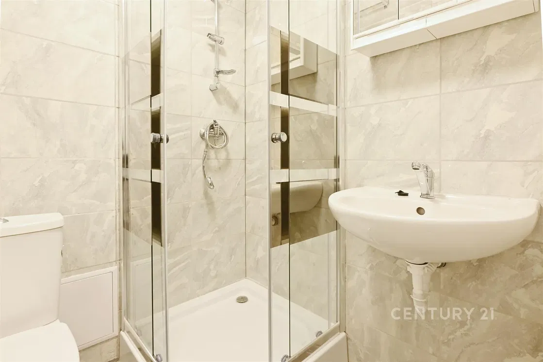 Kupaonica; pločice, renoviran, prirodna svjetlost, moderan stil