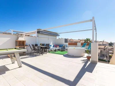 Teras; manzara, fayans zemin, doğal ışık