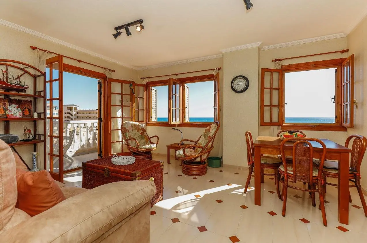 Oturma odası; manzara, doğal ışık