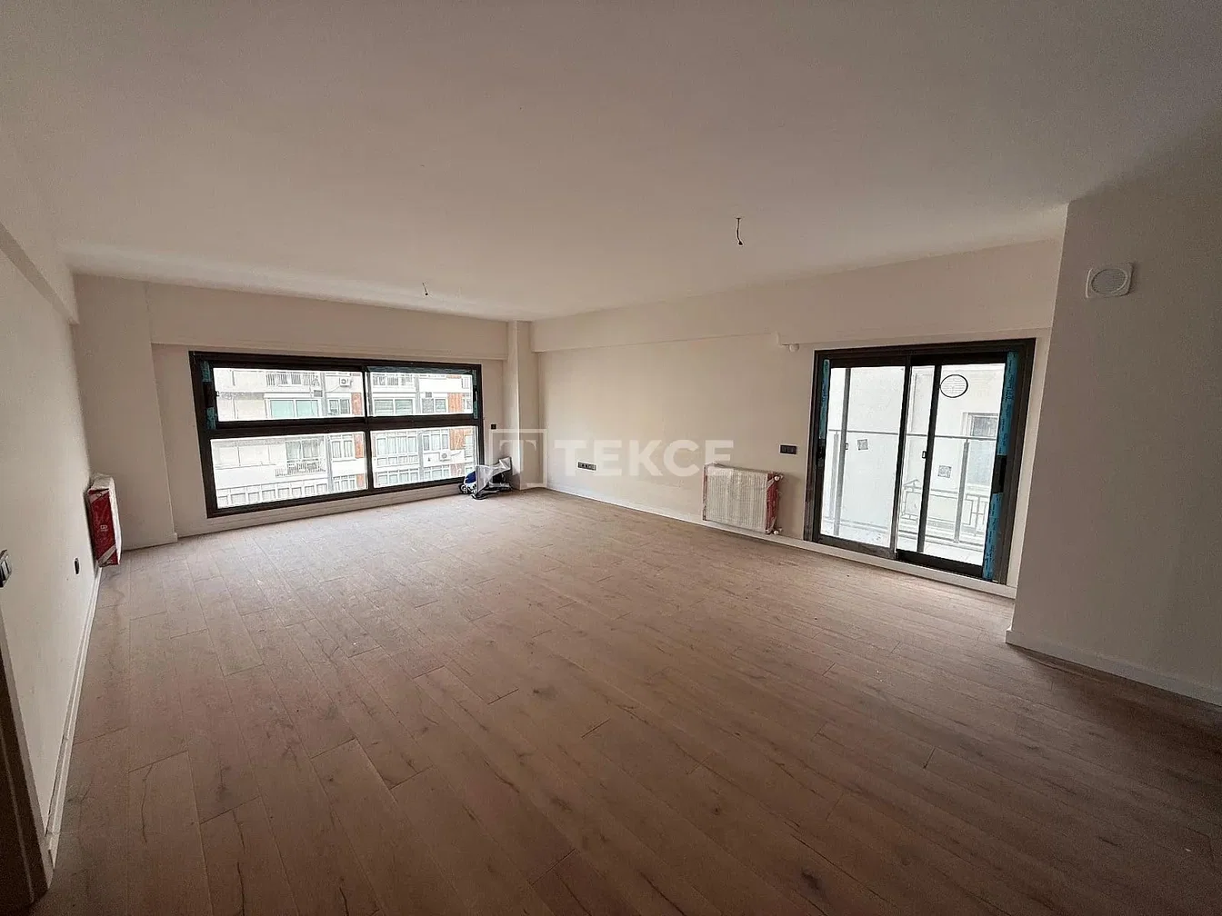 Dnevni boravak; pogled, drveni pod, prirodna svjetlost