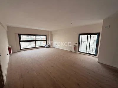 Wohnzimmer; blick, holzboden, tageslicht