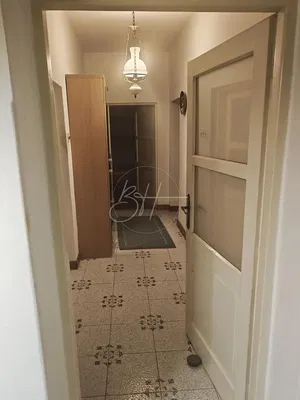 Garderobe; fliesenboden