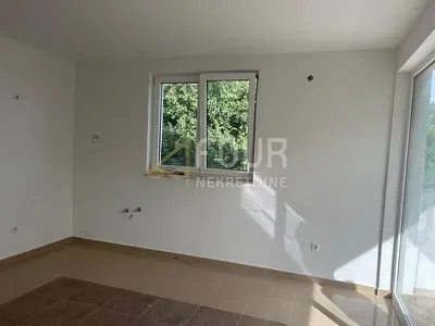 Ostatní; dlažba, výhled, nutná rekonstrukce, přirozené světlo