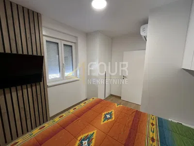 Ložnice; přirozené světlo, moderní styl