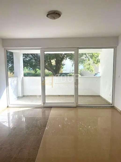 Balkon; blick, fliesenboden, tageslicht