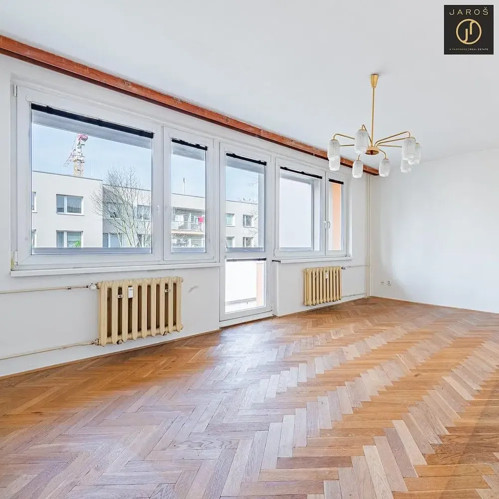 Salon; vue, parquet, lumière naturelle, style moderne