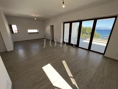 Dnevni boravak; pogled, pločice, prirodna svjetlost