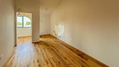 Sonstiges; holzboden, tageslicht