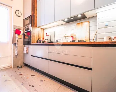 Küche; küchengeräte, tageslicht, moderner stil