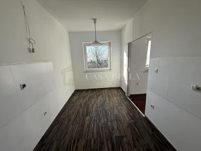 Ostatní; dlažba, přirozené světlo, nutná rekonstrukce