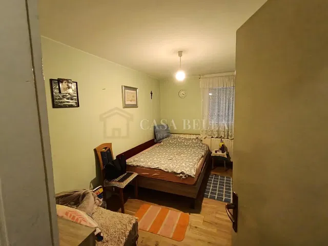 Bedroom; natural light, rustic style