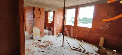 Sonstiges; renovierungsbedürftig, tageslicht