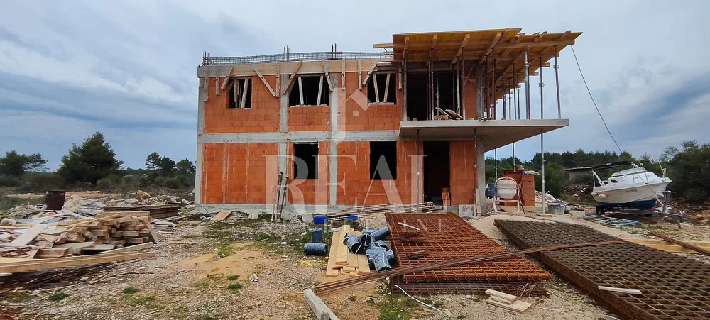 Haus und umgebung; renovierungsbedürftig